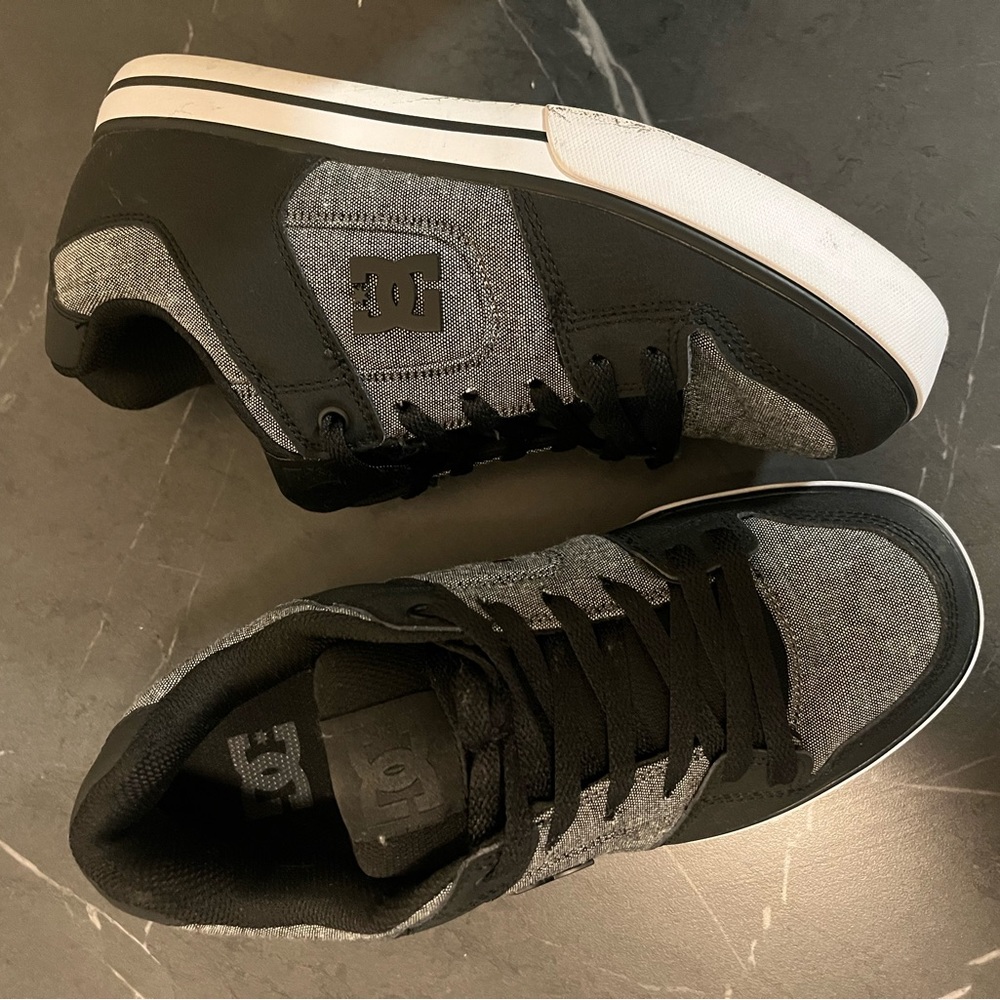 Pure grey black white DC shoes